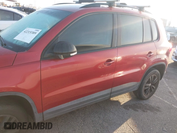 2015 Volkswagen Tiguan R-Line with VIN WVGAV7AX2FW115582, listed as a IAAI auction lot 42215389 with 168,182 mi miles and . Bid and sale history available at DreamBid. Image 14.