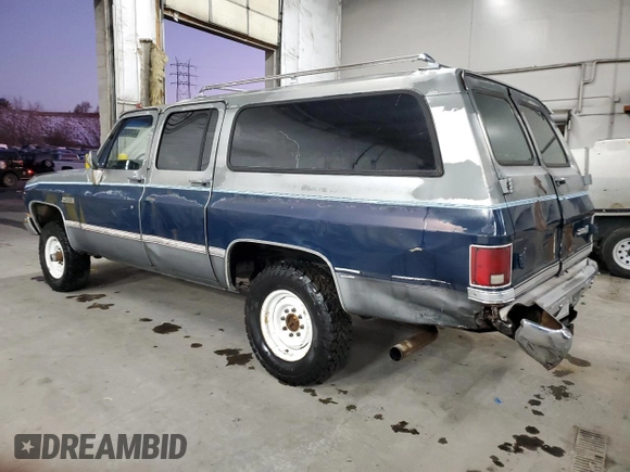 1987 GMC Suburban z VIN 1GKGV26K8HF534817, wystawiony jako Copart lot #43368215 z przebiegiem 82 553 mil mil oraz Tytuł czysty. Historia ofert i sprzedaży dostępna na DreamBid. Obrazek 2.