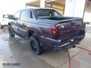 2004 Chevrolet Avalanche with VIN 3GNEC12T94G262585, listed as a IAAI auction lot 41994258 with 174,707 mi miles. Bid and sale history available at carsss.com. Image 3.