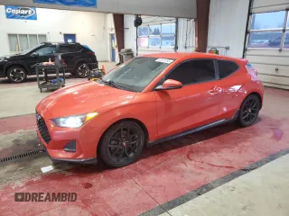 2019 Hyundai Veloster Turbo z VIN KMHTH6AB9KU015130, wystawiony jako Copart lot #88855185 z przebiegiem 97 021 mil mil oraz Szkody całkowita. Historia ofert i sprzedaży dostępna na DreamBid. Obrazek 1.