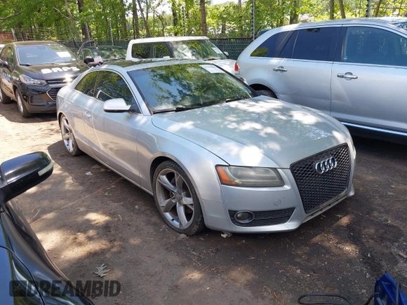 2012 Audi A5 Premium Plus z VIN WAULFAFR7CA027599, wystawiony jako IAAI lot #42201693 z przebiegiem 126 866 mil mil oraz . Historia ofert i sprzedaży dostępna na DreamBid. Obrazek 1.