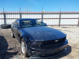 2007 Ford Mustang Deluxe with VIN 1ZVFT80N075253857, listed as a IAAI auction lot 41809040 with 1 mi miles. Bid and sale history available at carsss.com. Image 1.