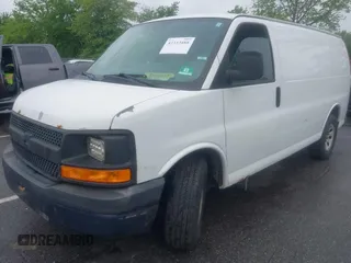 2013 Chevrolet Express Cargo z VIN 1GCSGAFX7D1113541, wystawiony jako IAAI lot #42333488 z przebiegiem 372 734 mil mil oraz . Historia ofert i sprzedaży dostępna na DreamBid. Obrazek 2.