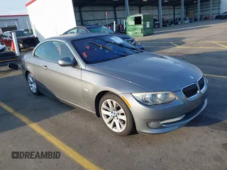 2013 BMW 3 Series 328i z VIN WBADW7C57DE731210, wystawiony jako IAAI lot #41848625 z przebiegiem 105 443 mil mil oraz . Historia ofert i sprzedaży dostępna na DreamBid. Obrazek 1.