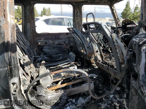 2018 Mercedes-Benz G 63 AMG z VIN WDCYC7DH9JX294083, wystawiony jako Copart lot #56709625 z przebiegiem Nie podano mil oraz Nie do naprawy • Non repairable. Historia ofert i sprzedaży dostępna na DreamBid. Obrazek 11.