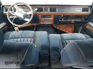 1989 Ford Crown Victoria z VIN 2FABP74F2KX141884, wystawiony jako Copart lot #74934494 z przebiegiem 84 761 mil mil oraz Szkoda całkowita • Salvage title. Historia ofert i sprzedaży dostępna na DreamBid. Obrazek 8.
