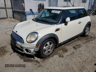 2008 MINI Hardtop z VIN WMWMF33558TT66391, wystawiony jako Copart lot #61432125 z przebiegiem 85 893 mil mil oraz Czysty tytuł • Clean title. Historia ofert i sprzedaży dostępna na DreamBid. Obrazek 1.