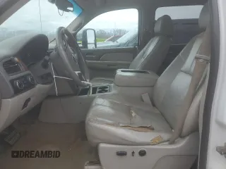 2008 GMC Sierra 3500HD SRW SLT z VIN 1GTHK33698F143679, wystawiony jako Copart lot #50170115 z przebiegiem 417 088 mil mil oraz Czysty tytuł • Clean title. Historia ofert i sprzedaży dostępna na DreamBid. Obrazek 7.