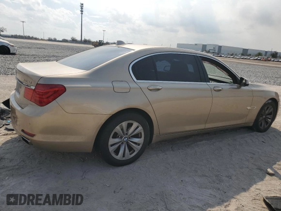 2011 BMW 7 Series 740Li z VIN WBAKB4C52BC574535, wystawiony jako Copart lot #45248435 z przebiegiem Nie podano mil oraz Szkoda całkowita • Salvage title. Historia ofert i sprzedaży dostępna na DreamBid. Obrazek 3.