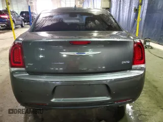 2016 Chrysler 300 S z VIN 2C3CCAGG6GH304831, wystawiony jako Copart lot #44977175 z przebiegiem 100 897 mil mil oraz Czysty tytuł • Clean title. Historia ofert i sprzedaży dostępna na DreamBid. Obrazek 6.