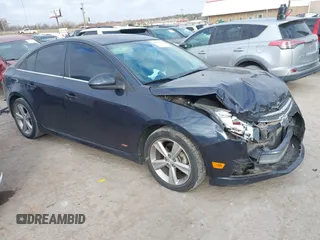 2014 Chevrolet Cruze 2LT z VIN 1G1PE5SB1E7252648, wystawiony jako IAAI lot #41087450 z przebiegiem 129 901 mil mil oraz . Historia ofert i sprzedaży dostępna na DreamBid. Obrazek 1.