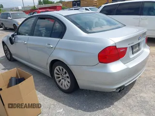 2009 BMW 3 Series 328i z VIN WBAPH77509NM30755, wystawiony jako IAAI lot #42283837 z przebiegiem 249 980 mil mil oraz . Historia ofert i sprzedaży dostępna na DreamBid. Obrazek 3.
