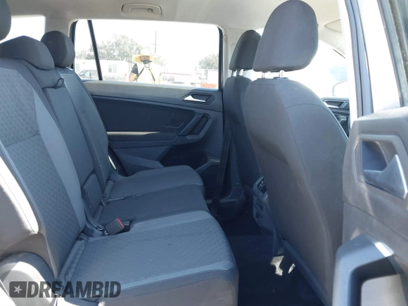 2019 Volkswagen Tiguan S z VIN 3VV1B7AX0KM043032, wystawiony jako IAAI lot #41862179 z przebiegiem 154 440 mil mil oraz . Historia ofert i sprzedaży dostępna na DreamBid. Obrazek 8.