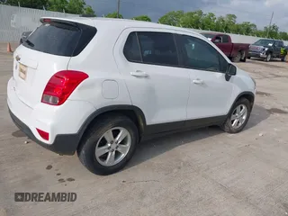 2019 Chevrolet Trax LS with VIN 3GNCJKSB0KL233670, listed as a IAAI auction lot 42161810 with 131,486 mi miles. Bid and sale history available at carsss.com. Image 4.