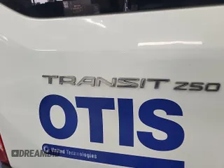 2018 Ford Transit z VIN 1FTYR1YG9JKA80761, wystawiony jako IAAI lot #42859226 z przebiegiem 132 605 mil mil oraz . Historia ofert i sprzedaży dostępna na DreamBid. Obrazek 2.