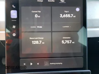 2023 Fisker Ocean One z VIN VCF1ZBU27PG001925, wystawiony jako Copart lot #65253054 z przebiegiem 5757 mil mil oraz Szkody całkowita. Historia ofert i sprzedaży dostępna na DreamBid. Obrazek 9.