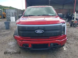 2024 Ford F-150 Lightning Flash z VIN 1FT6W3L7XRWG02773, wystawiony jako IAAI lot #42266067 z przebiegiem 7 256 mil mil oraz . Historia ofert i sprzedaży dostępna na DreamBid. Obrazek 13.