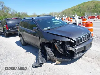 2016 Jeep Cherokee Latitude z VIN 1C4PJMCS3GW134007, wystawiony jako IAAI lot #42128888 z przebiegiem 188 789 mil mil oraz . Historia ofert i sprzedaży dostępna na DreamBid. Obrazek 1.