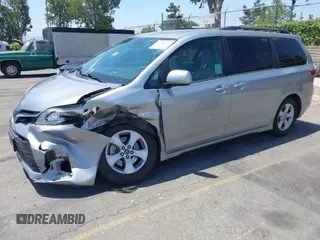 2018 Toyota Sienna LE Auto Access Seat с VIN 5TDKZ3DCXJS937151, выставлен на аукционе IAAI как лот 42396520 с пробегом 66 947 миль миль и . История ставок и продаж доступна на DreamBid. Изображение 2.