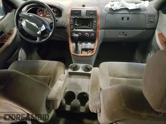 2005 Kia Sedona LX with VIN KNDUP132556681132, listed as a Copart auction lot 45687035 with 226,291 mi miles and Non Repairable. Bid and sale history available at carsss.com. Image 8.