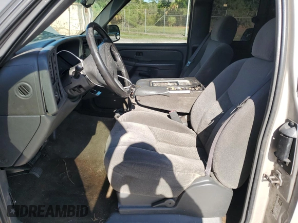 2005 Chevrolet Silverado 1500 Z71 z VIN 1GCEK19B55E238592, wystawiony jako Copart lot #56927965 z przebiegiem Nie podano mil oraz Szkoda całkowita • Salvage title. Historia ofert i sprzedaży dostępna na DreamBid. Obrazek 7.