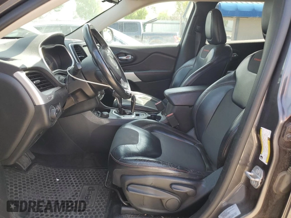 2017 Jeep Cherokee Trailhawk with VIN 1C4PJMBS0HW589626, listed as a Copart auction lot 53981435 with 105,318 mi miles and Salvage title. Bid and sale history available at DreamBid. Image 7.