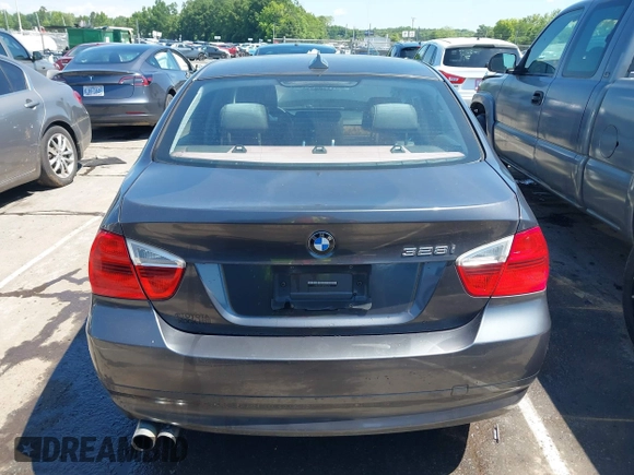 2008 BMW 3 Series 328i z VIN WBAVA37568NL46961, wystawiony jako IAAI lot #42220399 z przebiegiem 116 823 mil mil oraz . Historia ofert i sprzedaży dostępna na DreamBid. Obrazek 16.