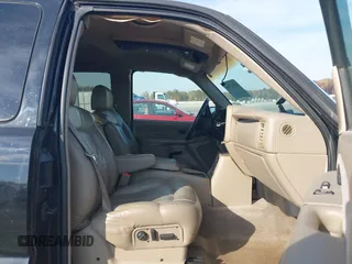 2002 Chevrolet Silverado 1500 LT with VIN 1GCEK19T52E262279, listed as a IAAI auction lot 40711298 with 251,098 mi miles. Bid and sale history available at carsss.com. Image 5.