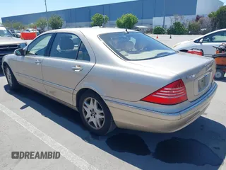 2003 Mercedes-Benz S-Class 4.3L with VIN WDBNG70J73A377067, listed as a IAAI auction lot 42137032 with 122,938 mi miles. Bid and sale history available at carsss.com. Image 3.