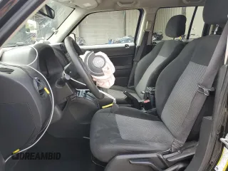 2016 Jeep Patriot Sport z VIN 1C4NJRBBXGD512115, wystawiony jako Copart lot #55970355 z przebiegiem 111 055 mil mil oraz Szkoda całkowita • Salvage title. Historia ofert i sprzedaży dostępna na DreamBid. Obrazek 7.