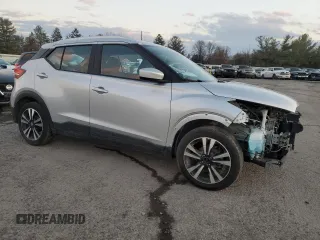 2020 Nissan Kicks SV z VIN 3N1CP5CV2LL528257, wystawiony jako Copart lot #75039374 z przebiegiem 65 652 mil mil oraz Szkoda całkowita • Salvage title. Historia ofert i sprzedaży dostępna na DreamBid. Obrazek 4.