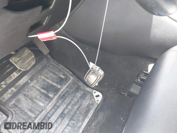 2011 Land Rover Range Rover Sport HSE with VIN SALSF2D47BA704993, listed as a IAAI auction lot 42568919 with 149,706 mi miles and . Bid and sale history available at DreamBid. Image 11.