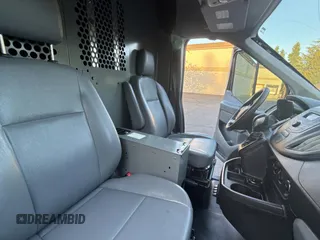 2017 Ford Transit z VIN 1FTYR2CM1HKB48712, wystawiony jako Copart lot #56607885 z przebiegiem 82 756 mil mil oraz Szkoda całkowita • Salvage title. Historia ofert i sprzedaży dostępna na DreamBid. Obrazek 5.