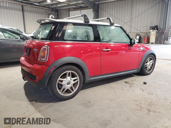 2010 MINI Hardtop S z VIN WMWMF7C53ATZ72544, wystawiony jako Copart lot #64125695 z przebiegiem 70 587 mil mil oraz Czysty tytuł • Clean title. Historia ofert i sprzedaży dostępna na DreamBid. Obrazek 3.