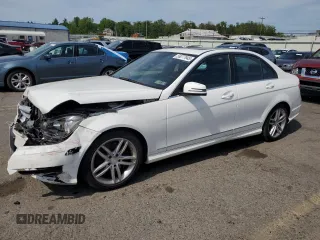 2013 Mercedes-Benz C 300 Sport z VIN WDDGF8AB3DA835947, wystawiony jako Copart lot #56277945 z przebiegiem 86 925 mil mil oraz Szkoda całkowita • Salvage title. Historia ofert i sprzedaży dostępna na DreamBid. Obrazek 1.