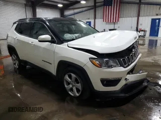 2019 Jeep Compass Altitude z VIN 3C4NJDBBXKT656785, wystawiony jako Copart lot #59485815 z przebiegiem 85 940 mil mil oraz Szkoda całkowita • Salvage title. Historia ofert i sprzedaży dostępna na DreamBid. Obrazek 4.
