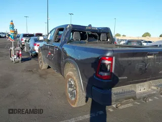 2019 Ram 1500 Rebel z VIN 1C6SRFLT2KN900600, wystawiony jako IAAI lot #41307832 z przebiegiem 74 481 mil mil oraz . Historia ofert i sprzedaży dostępna na DreamBid. Obrazek 3.