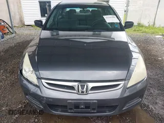 2006 Honda Accord LX z VIN 1HGCM56496A072795, wystawiony jako IAAI lot #42345980 z przebiegiem 226 480 mil mil oraz . Historia ofert i sprzedaży dostępna na DreamBid. Obrazek 12.