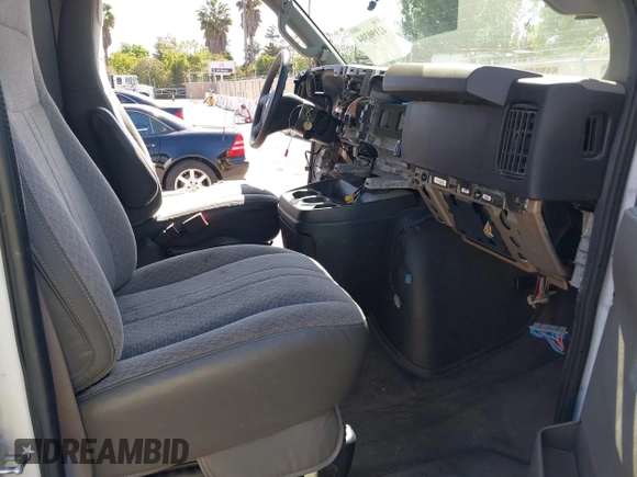 2017 Chevrolet Express Cargo with VIN 1GCWGAFFXH1338924, listed as a IAAI auction lot 42190304 with Not Provided miles and . Bid and sale history available at DreamBid. Image 5.