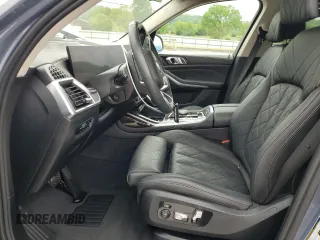 2023 BMW X7 xDrive40i z VIN 5UX23EM08P9N85017, wystawiony jako Copart lot #54537515 z przebiegiem 42 411 mil mil oraz Szkody całkowita. Historia ofert i sprzedaży dostępna na DreamBid. Obrazek 7.