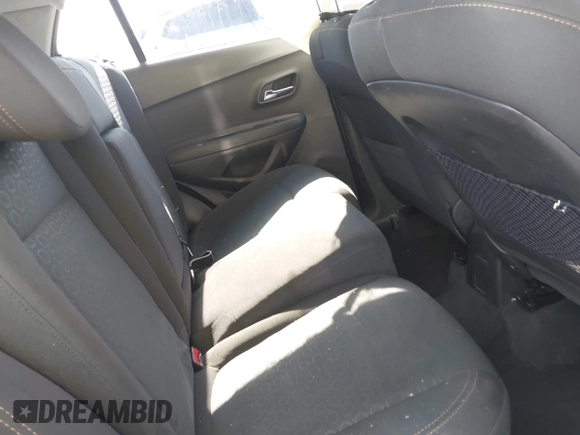 2020 Chevrolet Trax LS z VIN 3GNCJKSB4LL231860, wystawiony jako IAAI lot #42236291 z przebiegiem Nie podano mil oraz . Historia ofert i sprzedaży dostępna na DreamBid. Obrazek 8.