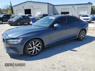 2020 Volvo S60 Momentum z VIN 7JR102FK5LG049748, wystawiony jako Copart lot #49587625 z przebiegiem 103 391 mil mil oraz Nie do naprawy • Non repairable. Historia ofert i sprzedaży dostępna na DreamBid. Obrazek 1.