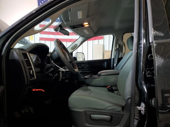 2017 Ram 1500 Tradesman z VIN 1C6RR7KT3HS603223, wystawiony jako Copart lot #45562685 z przebiegiem 89 404 mil mil oraz Szkoda całkowita • Salvage title. Historia ofert i sprzedaży dostępna na DreamBid. Obrazek 7.