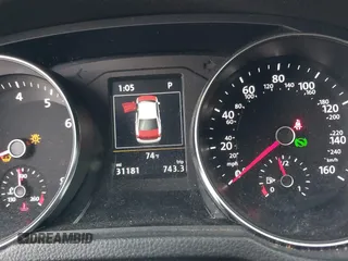 2019 Volkswagen Passat Wolfsburg Edition z VIN 1VWLA7A30KC002809, wystawiony jako IAAI lot #42341311 z przebiegiem 31 181 mil mil oraz . Historia ofert i sprzedaży dostępna na DreamBid. Obrazek 16.