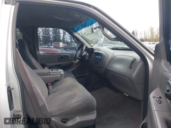 2000 Ford F-150 XL z VIN 1FTRX18L8YKA72409, wystawiony jako IAAI lot #41928360 z przebiegiem 167 251 mil mil oraz . Historia ofert i sprzedaży dostępna na DreamBid. Obrazek 5.