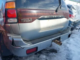 2001 Mitsubishi Montero Sport ES with VIN JA4MT21H91P037463, listed as a IAAI auction lot 41463766 with 147,952 mi miles. Bid and sale history available at carsss.com. Image 12.