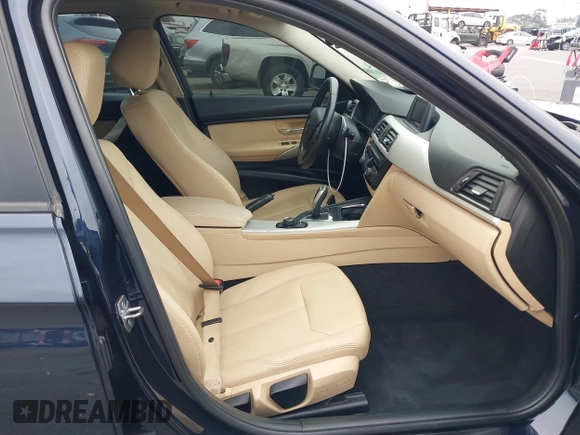 2017 BMW 3 Series 320i z VIN WBA8E1G50HNU13320, wystawiony jako IAAI lot #42327306 z przebiegiem 99 127 mil mil oraz . Historia ofert i sprzedaży dostępna na DreamBid. Obrazek 5.