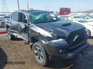 2017 Toyota Tacoma SR5 with VIN 3TMCZ5AN9HM066386, listed as a IAAI auction lot 41991947 with 117,350 mi miles. Bid and sale history available at carsss.com. Image 6.