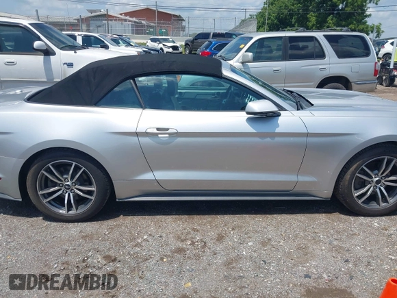 2017 Ford Mustang EcoBoost Premium z VIN 1FATP8UH6H5279739, wystawiony jako IAAI lot #42647755 z przebiegiem 91 724 mil mil oraz . Historia ofert i sprzedaży dostępna na DreamBid. Obrazek 13.