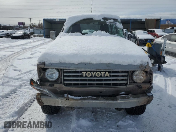 1985 Toyota Land Cruiser z VIN JT3FJ60G8F1127643, wystawiony jako Copart lot #46289955 z przebiegiem 276 869 mil mil oraz Czysty tytuł • Clean title. Historia ofert i sprzedaży dostępna na DreamBid. Obrazek 5.